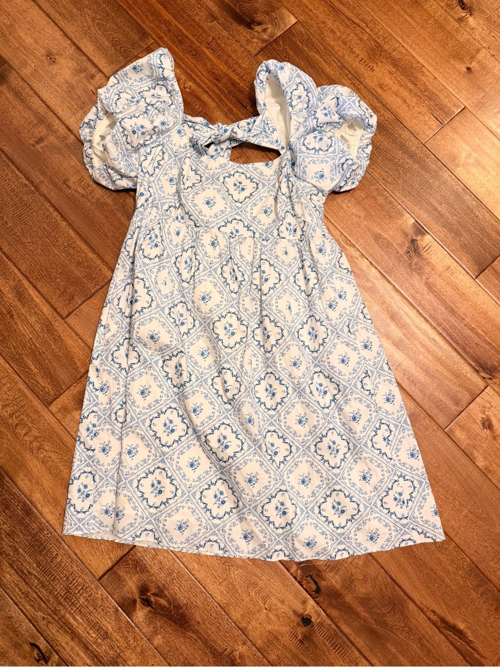 Antonia Melani White & Blue Floral Tile Print Puff Sleeve Dress